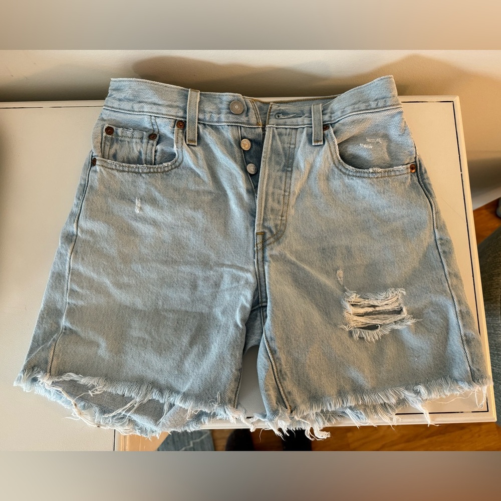 Levi’s 501 Denim Shorts size 25